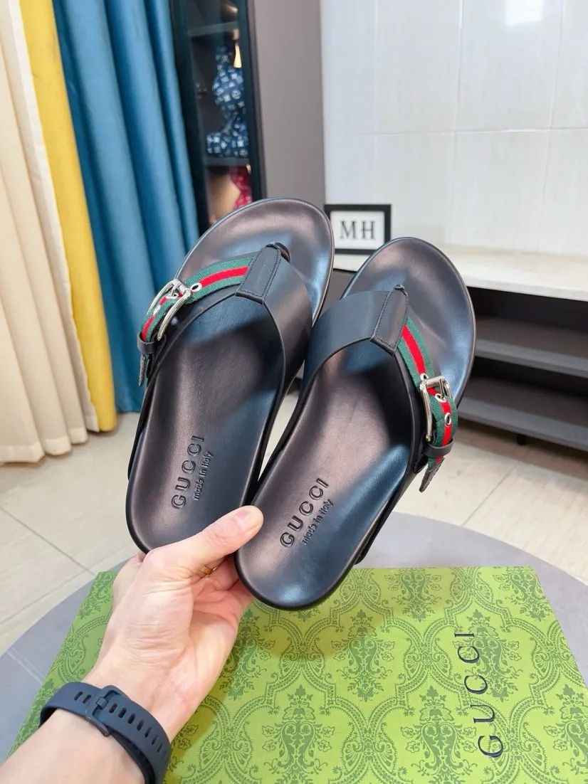 Men's Men's Shoes💰300🌸🌸【GUCCI New Style】This slipper is made of GG polyester fiber and is decorated with the Gucci label on the front, adding a bold logo feel to the style. "Gucci Made in Italy" stamped label Rubber sole Flat Made in Italy Men's sizes 39 to 45, (46. Customized